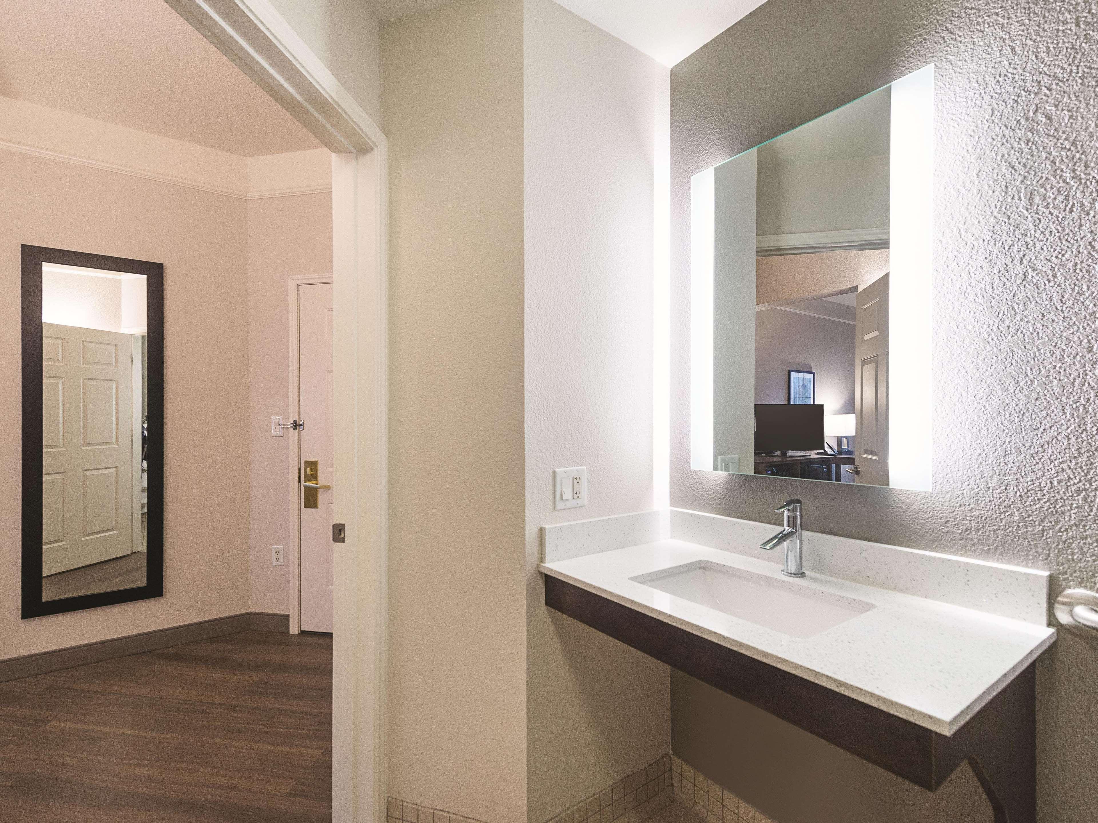 La Quinta By Wyndham Oklahoma City - Nw Expwy Exterior photo